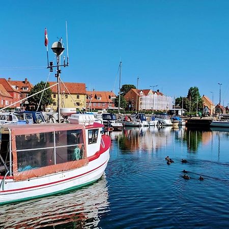 Harbour Sleep Motel Neksø Exterior foto