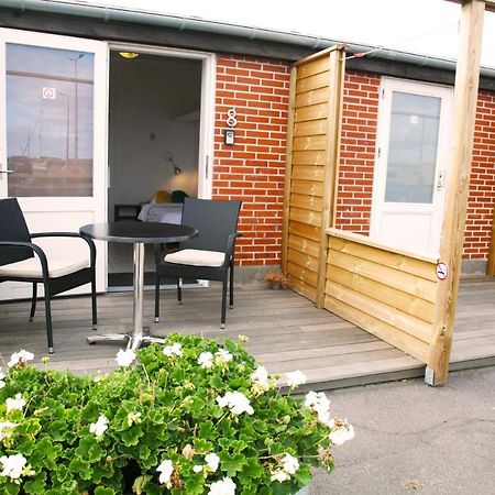Harbour Sleep Motel Neksø Exterior foto