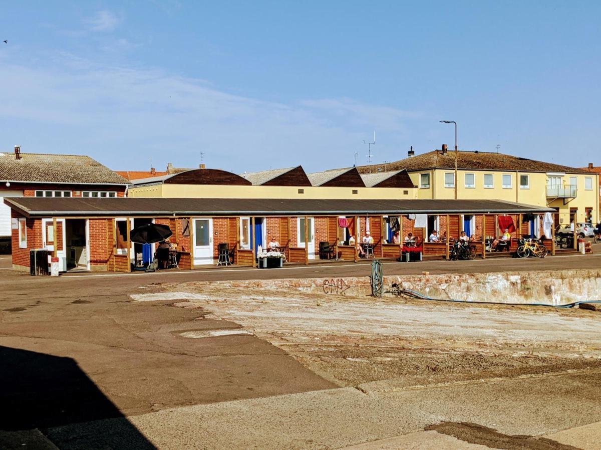 Harbour Sleep Motel Neksø Exterior foto