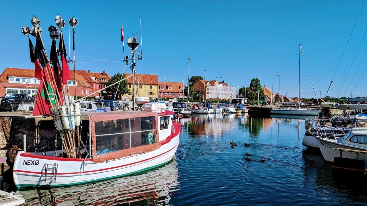 Harbour Sleep Motel Neksø Exterior foto