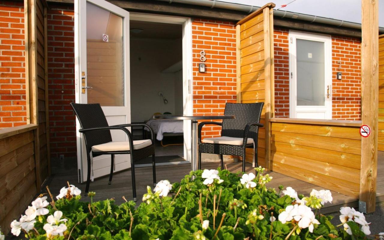 Harbour Sleep Motel Neksø Exterior foto