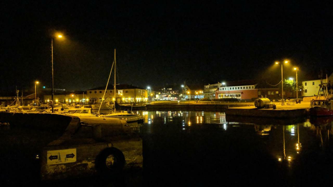Harbour Sleep Motel Neksø Exterior foto