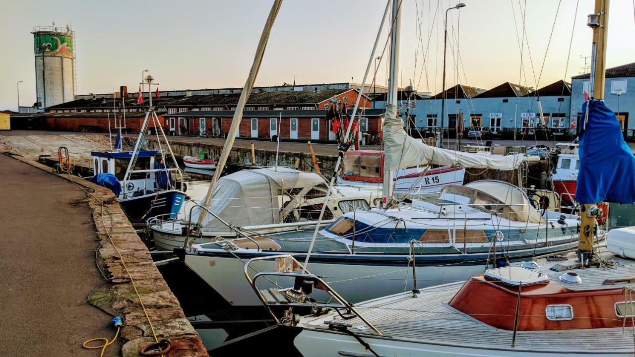 Harbour Sleep Motel Neksø Exterior foto
